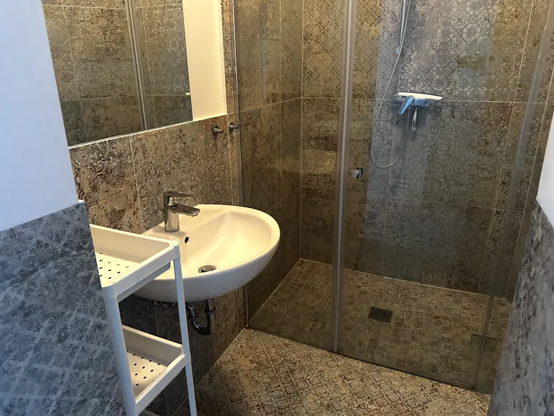 1-Zimmer-Wohnung in Berlin - zentrale Lage direkt am Landwehrkanal — photo 1